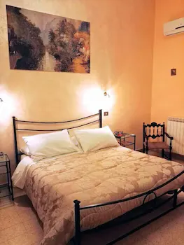Domus Cicerone B&B - Image 1