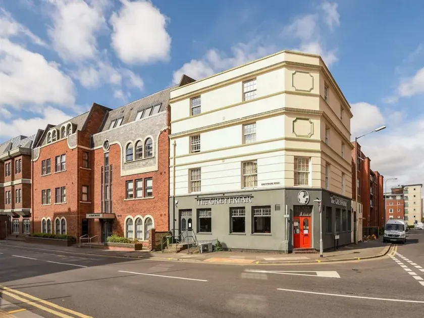Select Serviced Accommodation - Summit House - Image 1