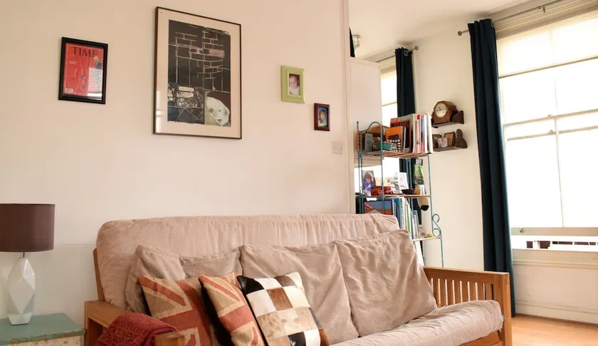 Sought After Studio Overlooking Portobello Road - Image 1
