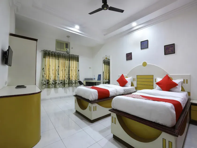 Hotel Ravi Kiran Executive by Oyo Rooms - Image 1