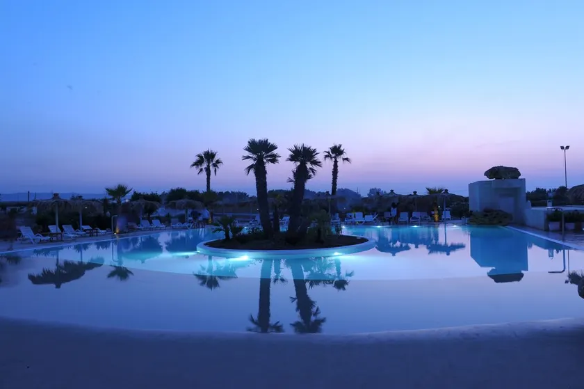 Viar Beach Club - Image 1