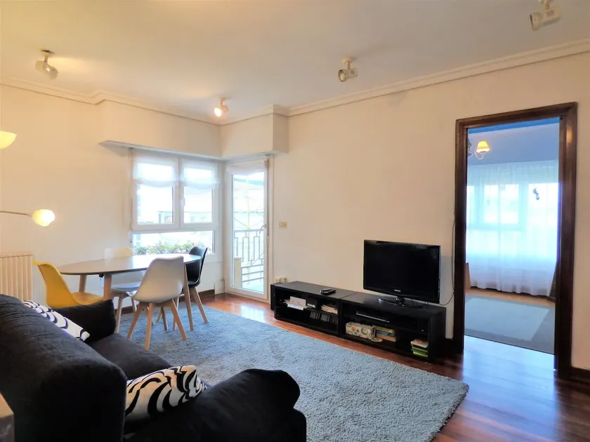 Apartamento en Sanzenea con vistas - Image 1