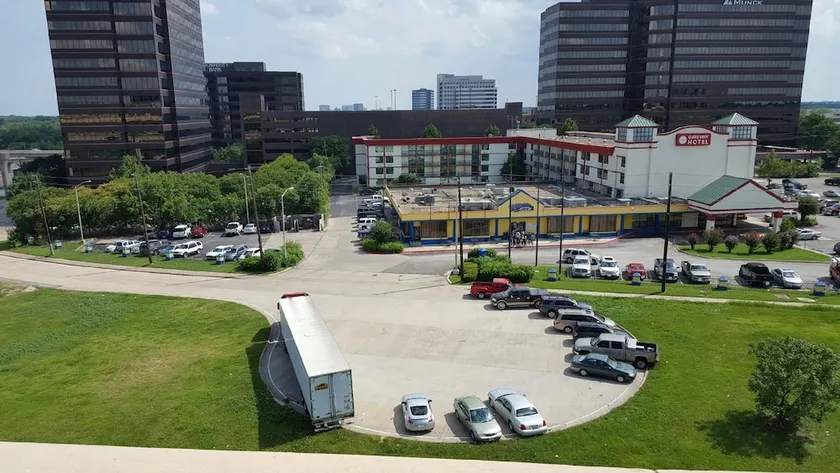 Gateway Hotel Dallas - Image 1