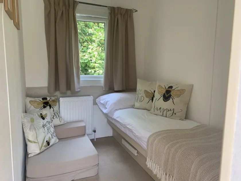 Lovely Secluded off Site Caravan in Private Field - Image 1