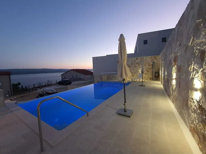 Apartments Mate with pool - Image 1