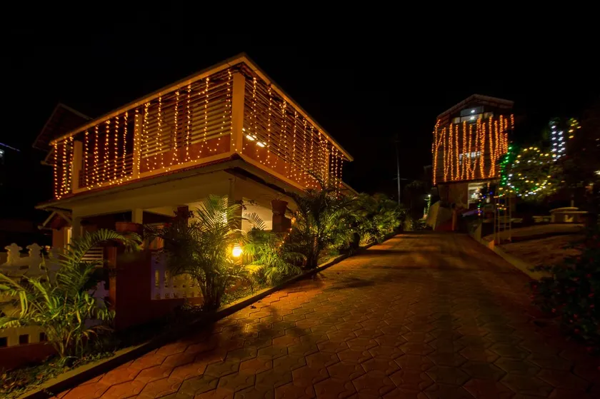 Girassol Serviced Villa - Image 1