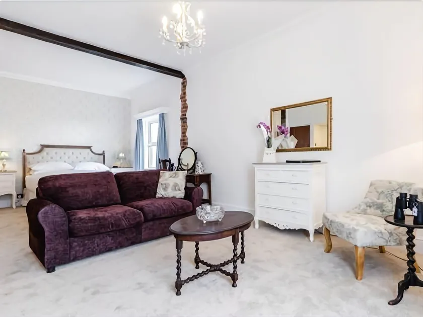 The Nightingale Hotel - Image 1