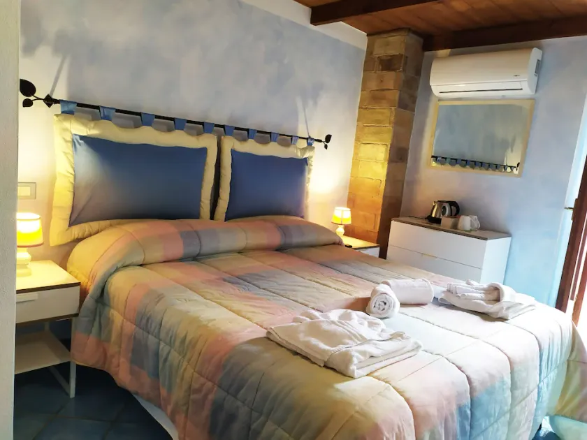 Double Room With Bathroom and Breakfast - Image 1
