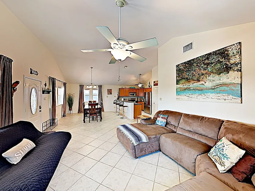 3br W/ Balcony & Large Backyard 3 Bedroom Home - Image 1