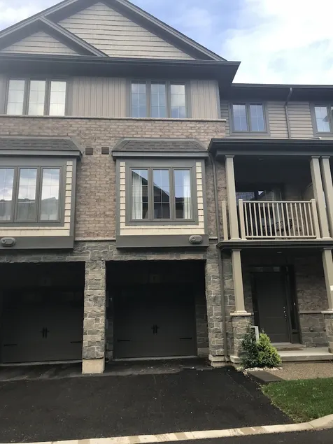 Splendid Waterview Town Home - Image 1