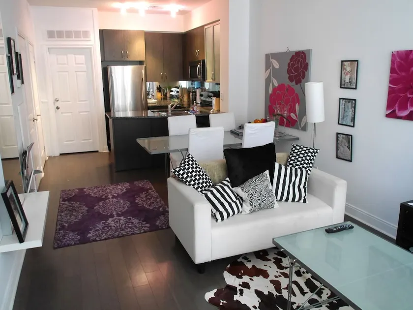 Charming 1 Bedroom Town Home - Image 1