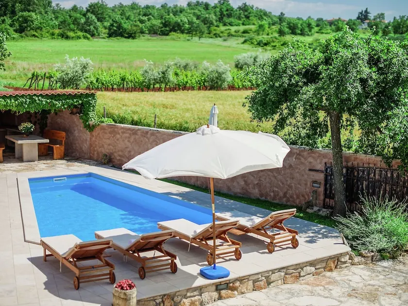 Modern Holiday Home in Porec with Swimming Pool - Image 1