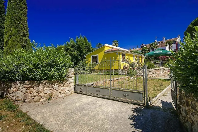 Casa Bizzarra - Image 1