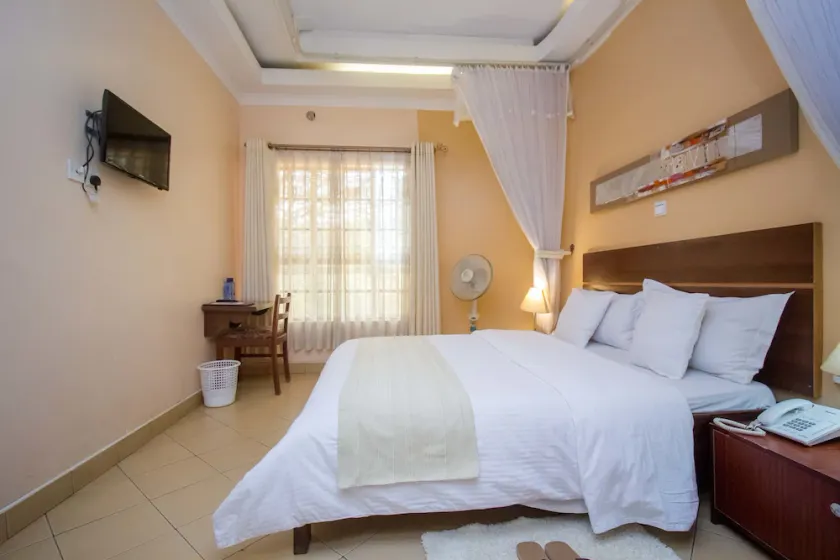 Capital Heights Hotel - Image 1