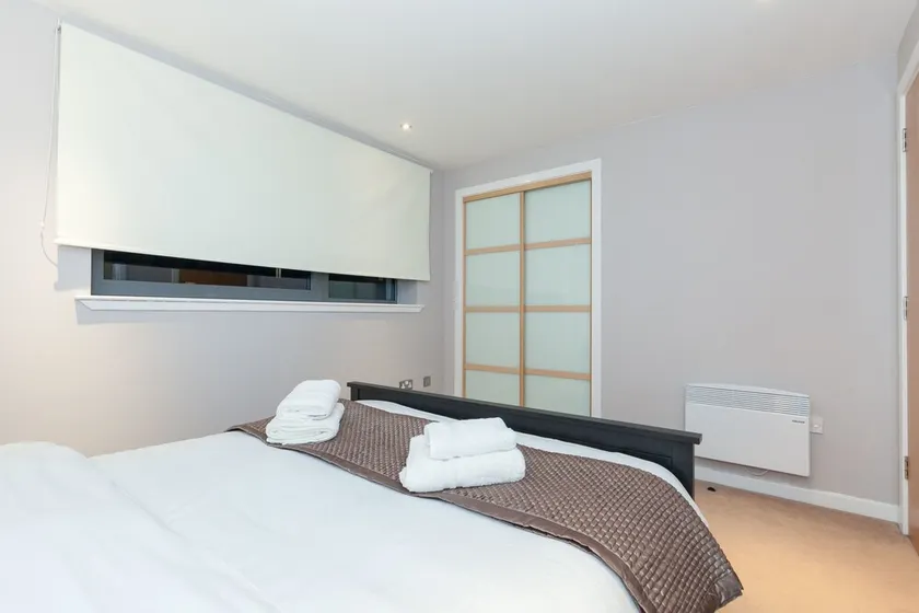 Modern Two Bedroom Apartment - Image 1