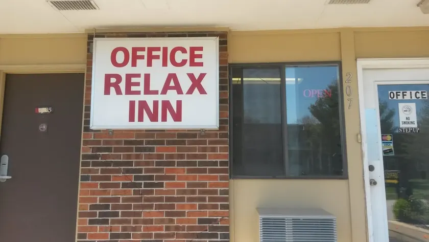Relax Inn Warrenton - Image 1