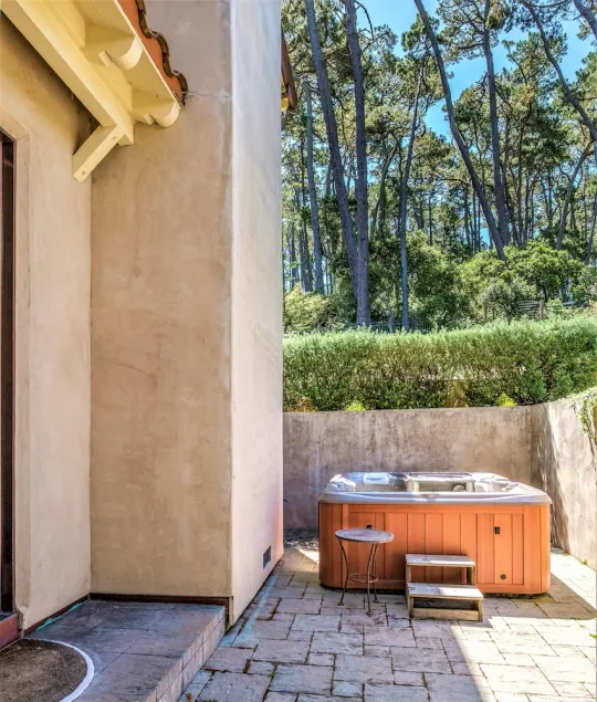 Pebble Beach Golfer Retreat - Image 1