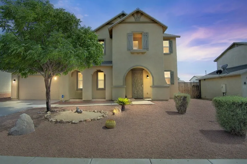 Magnificent Whole House At Tucson Mtn Village Sleeps 8 4 Bedroom Home by Redawning - Image 1
