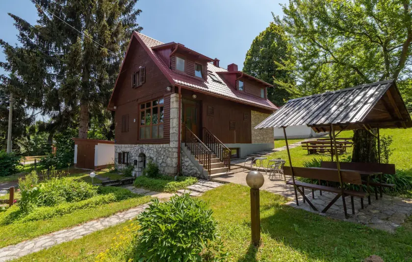 Nice Home in Jezerce With Wifi and 6 Bedrooms - Image 1