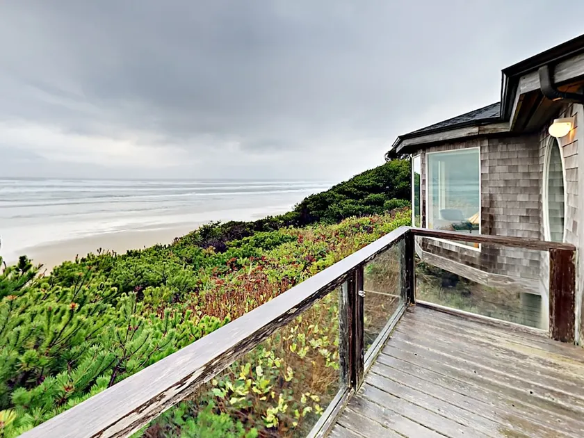 6633 NW Finisterre Ave Home - Image 1
