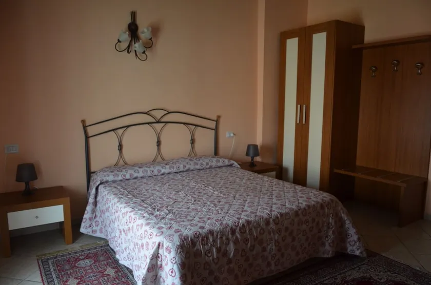 Villa Cheta Milano - Image 1