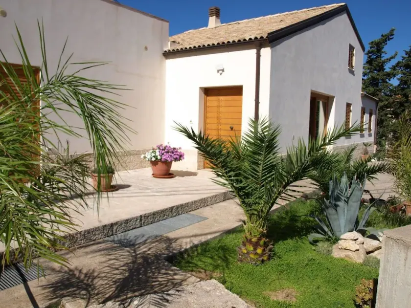 Guesthouse Anchise 38 - Image 1