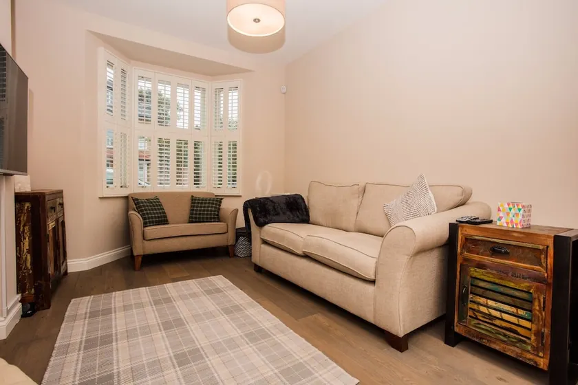 3 Bedroom Home With Skylight and Garden - Image 1