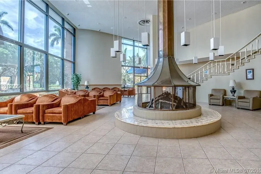 Gorgeous Apartment walking distance to Beach!! - Image 1