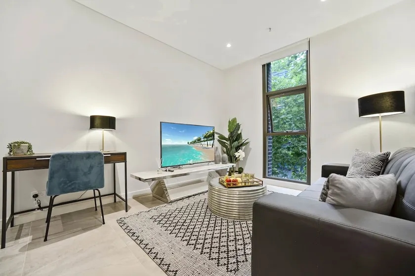 Luxury Experience in Prime Location - Image 1