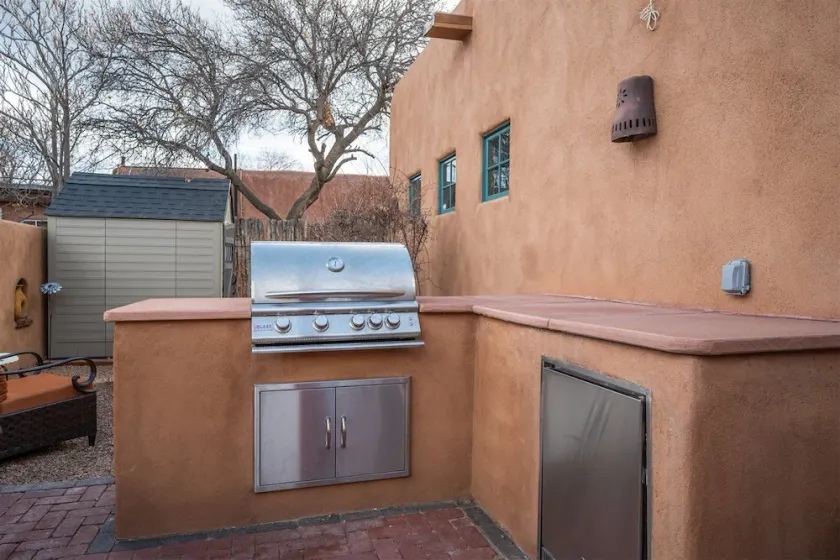 Casa Nona - Pristine Home in the Railyard District, Walk to The Plaza - Image 1