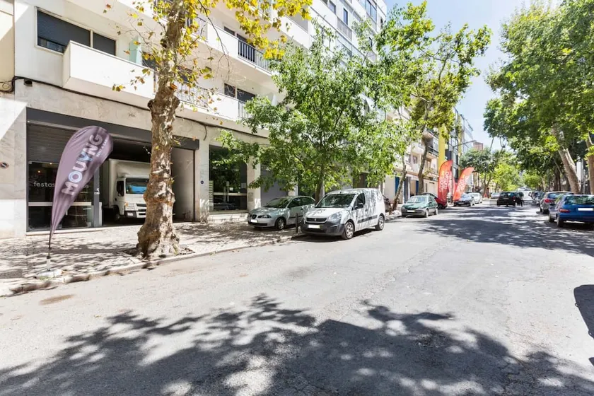 Spacious 1 Bed Apt W/balcony, Sleeps 3 - Image 1