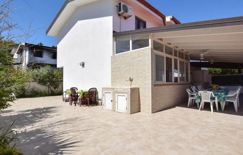 Stunning Home in Roseto Capo Spulico With 4 Bedrooms - Image 1