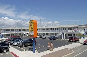 Sun N Fun Motel - Image 1