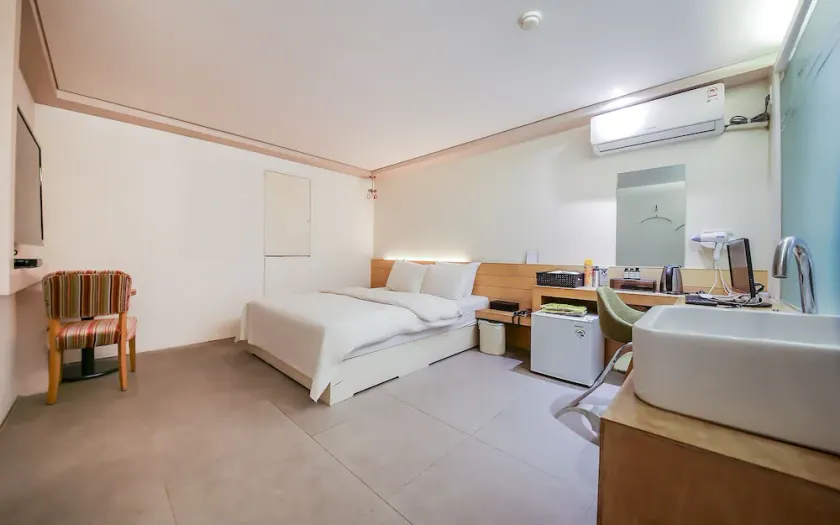 Lusso Hotel Seoul - Image 1
