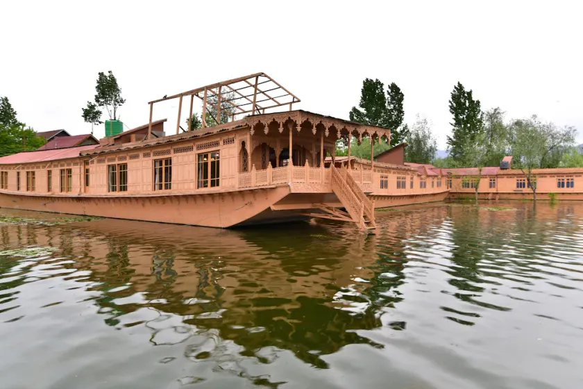 Inshallah Houseboats - Image 1