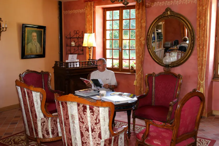Le Grand Hard Hotel - Image 1