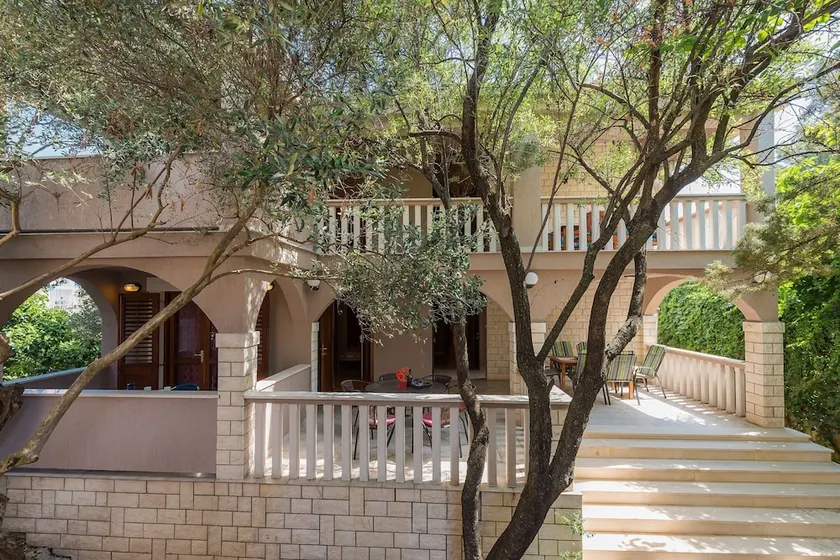 Apartments Teana - Image 1