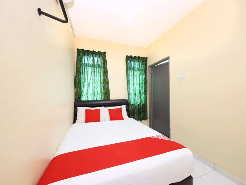 OYO 774 Hotel Iskandar - Image 1
