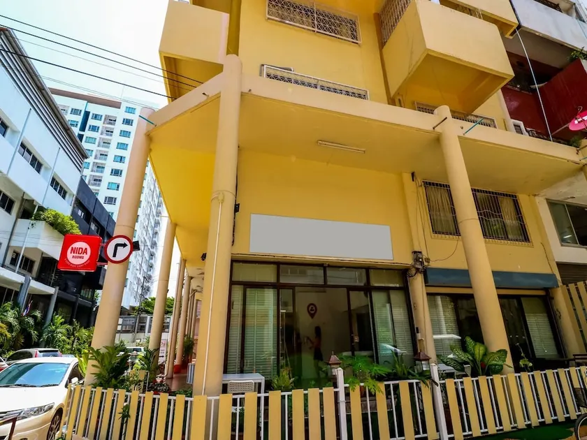 NIDA Rooms BTS Phra Kanong 1112 Majestic - Image 1