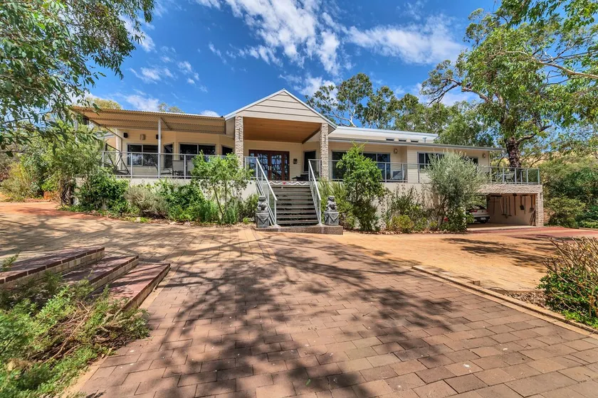 Tree Lodge - Image 1