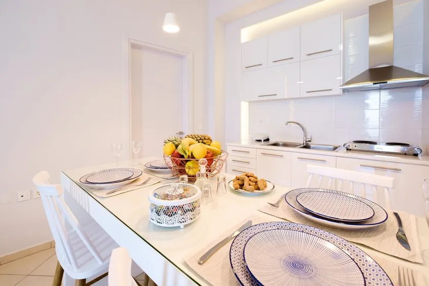 Cozy Home close to old Port Sea Front & Parking - Image 1