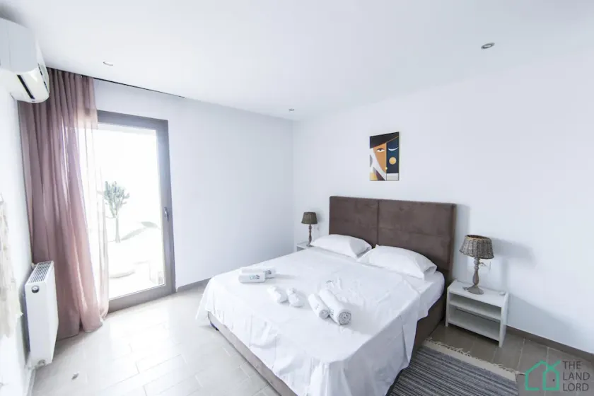 Brand new Spacious 1bd apt With City View - Image 1