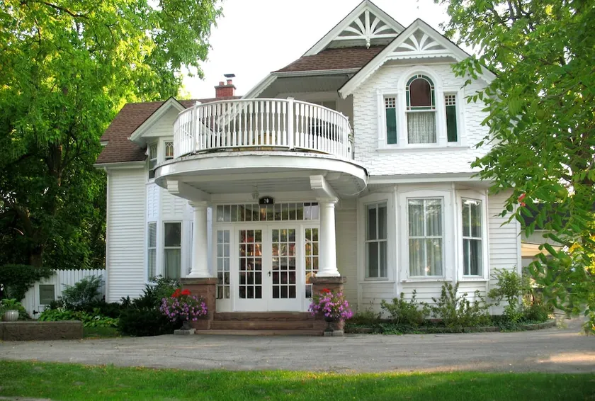 Caledonia House - Image 1
