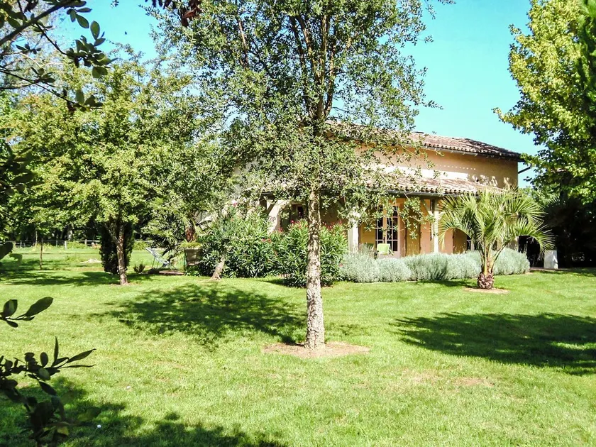 Charming Holiday Home near River in Saint-Pierre-sur-Dropt - Image 1