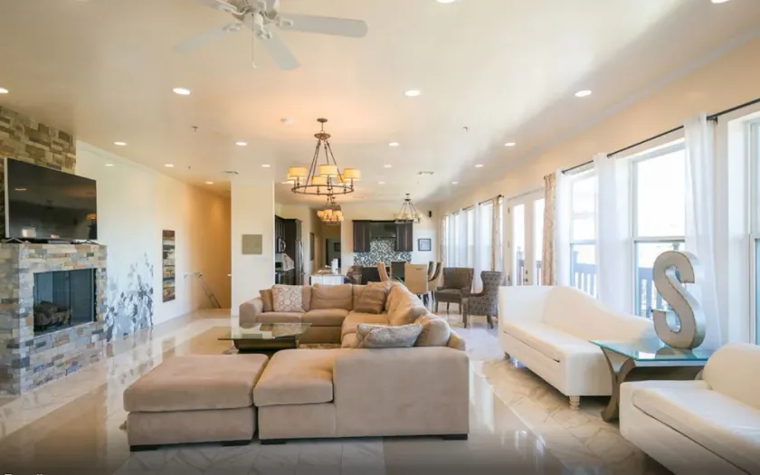 Stylish Condos Close to Art and Culture - Image 1