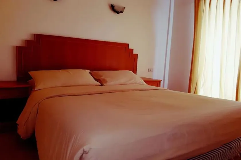 Mayor Cha-am Hotel - Image 1