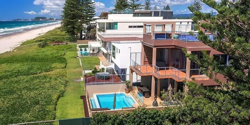 Absolute Beachfront Holiday House - Image 1