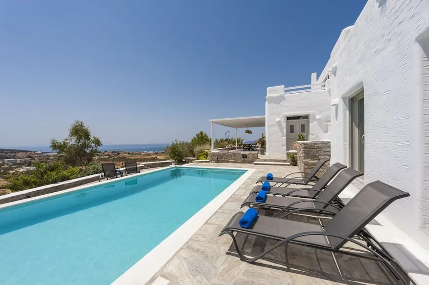 Niriides Luxury Villas - Image 1