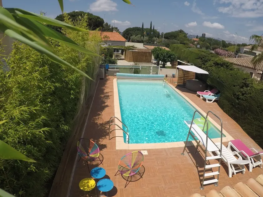 Maison de Vacances les Pins piscine chauffee - Image 1