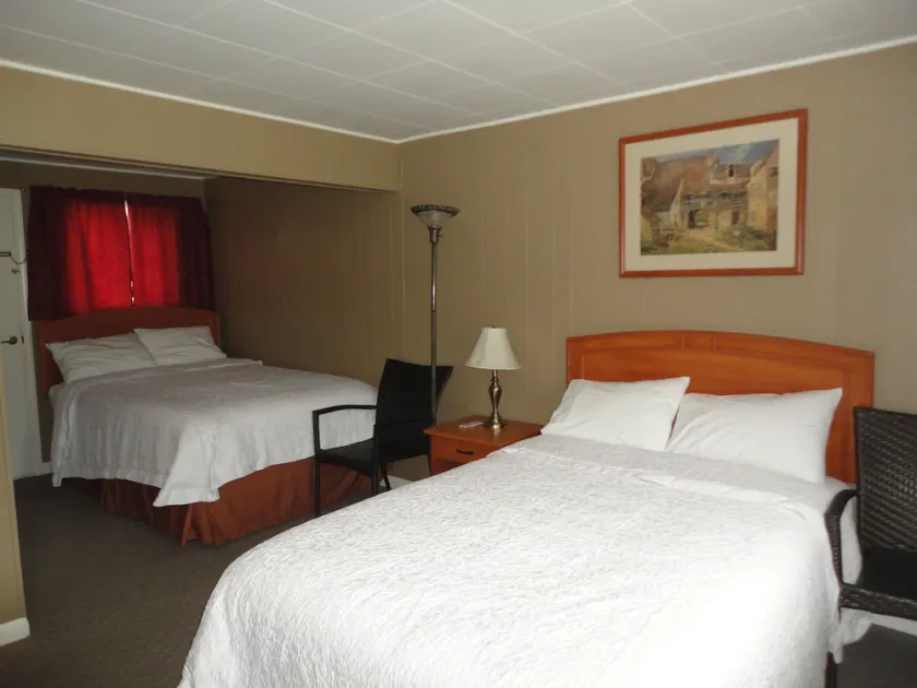 Sorrento Inn - Image 1